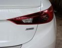 Mazda 3 2017 - Cần bán gấp Mazda 3 sản xuất năm 2017, màu trắng số tự động