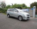 Toyota Innova G 2011 - Cần bán gấp Toyota Innova G 2011, màu bạc xe gia đình, giá tốt