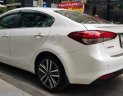 Kia Cerato 1.6AT 2017 - Gia đình bán chiếc Kia Cerato 1.6AT màu trắng, còn mới 99%