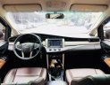 Toyota Innova E 2018 - Cần bán gấp xe Toyota Innova E đời T3/2018, màu nâu, 765 triệu, odo 10,800km