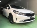 Kia Cerato 1.6 AT 2017 - Cần bán Kia Cerato 1.6 AT năm sản xuất 2017, màu trắng, giá tốt