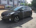 Kia Rondo   2017 - Bán xe Kia Rondo sản xuất 2017, màu xám, gia đình đi cẩn thận