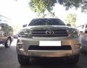 Toyota Fortuner 2010 - Gia đình cần bán Fortuner 2010, số tự động, máy xăng màu bạc