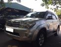 Toyota Fortuner 2010 - Gia đình cần bán Fortuner 2010, số tự động, máy xăng màu bạc