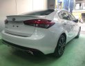 Kia Cerato 1.6 AT 2017 - Cần bán Kia Cerato 1.6 AT năm sản xuất 2017, màu trắng, giá tốt