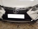 Toyota Camry 2.0E AT 2018 - Cần bán lại xe Toyota Camry 2.0E AT sản xuất 2018, màu trắng ít sử dụng