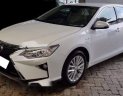 Toyota Camry 2.0E AT 2018 - Cần bán lại xe Toyota Camry 2.0E AT sản xuất 2018, màu trắng ít sử dụng