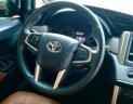 Toyota Innova 2.0E 2017 - Cần bán xe Toyota Innova 2.0E 2017, màu vàng như mới, giá chỉ 715 triệu