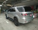 Toyota Fortuner 2016 - Bán Toyota Fortuner đời 2016, màu bạc số sàn, 945 triệu