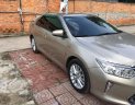 Toyota Camry 2.0E 2018 - Bán gấp Camry 2.0E tự động 4/2018, màu vàng cát xe đi 6000 km