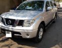 Nissan Navara LE MT  2011 - Cần bán Nissan Navara LE sản xuất năm 2011, màu bạc MT 2 cầu