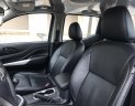 Nissan Navara E 2.5MT 2017 - Gia đình bán Nissan Navara E 2017, màu xám, nhập khẩu, mới 99%