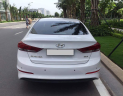 Hyundai Elantra 2018 - Cần bán Hyundai Elantra đời 2018 màu kem (be), giá chỉ 554 triệu