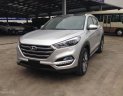 Hyundai Tucson 2.0AT 2018 - Bán Hyundai Tucson 2.0AT đặc biệt 2018, màu bạc xe giao ngay, LH 0984545919