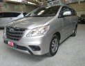 Toyota Innova 2.0E 2016 - Bán xe Toyota Innova 2.0E 2016, màu bạc còn quá mới