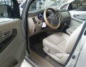 Toyota Innova 2.0E 2016 - Bán xe Toyota Innova 2.0E 2016, màu bạc còn quá mới