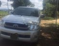 Toyota Hilux 2010 - Cần bán gấp Toyota Hilux sản xuất 2010, màu bạc, xe nhập chính chủ, giá 320tr