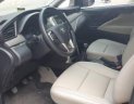 Toyota Innova  2.0 E 2016 - Cần bán gấp Toyota Innova 2.0 E năm 2016, màu xám, giá chỉ 690 triệu