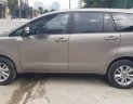 Toyota Innova  2.0 E 2016 - Cần bán gấp Toyota Innova 2.0 E năm 2016, màu xám, giá chỉ 690 triệu