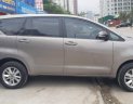 Toyota Innova  2.0 E 2016 - Cần bán gấp Toyota Innova 2.0 E năm 2016, màu xám, giá chỉ 690 triệu