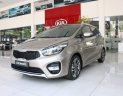 Kia Rondo GAT 2018 - Bán Kia Rondo năm sản xuất 2018, màu vàng cát