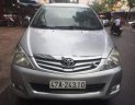 Toyota Innova 2011 - Cần bán lại xe Toyota Innova năm sản xuất 2011, màu bạc xe gia đình