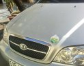 Kia Carnival 2.5 MT 2006 - Cần bán gấp xe Kia Carnival 7 chỗ, Sx 2006, số tay, máy xăng, màu bạ, nội thất màu ghi, đã đi 104000 km