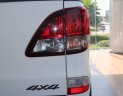 Mazda 323 2018 - Cần bán Mazda 323 đời 2018, màu trắng, xe nhập