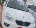 Kia Carens 2.0 2015 - Cần bán xe Kia Carens 2.0 sản xuất năm 2015, màu trắng xe gia đình 