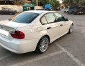 BMW 3 Series 320i 2007 - Cần bán xe BMW 320i 2007 màu trắng, nội thất kem