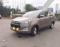 Toyota Innova E 2017 - Cần bán xe Toyota Innova E sản xuất năm 2017, màu bạc, xe gia đình