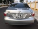 Toyota Vios  MT 2013 - Bán ô tô Toyota Vios MT năm sản xuất 2013, màu bạc số sàn, sơn rin 90%