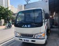 2019 - Bán xe tải JAC 2 tấn 4 thùng kín, có tải trọng 2390kg, lòng thùng hàng dài lến đến 4m3
