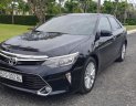 Toyota Camry 2.0E 2017 - Cần bán Toyota Camry đời 2017, màu đen, giá 900tr