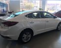 Hyundai Elantra 1.6 AT 2019 - Bán ô tô Hyundai Elantra 1.6 AT đời 2019, màu trắng, giá tốt