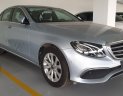 Mercedes-Benz E class E200 2017 - Bán Mercedes E200 2017, màu bạc, xe như mới, hỗ trợ ngân hàng 70%