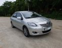 Toyota Vios    E   2013 - Bán Toyota Vios E sản xuất 2013, màu bạc, thân vỏ nội thất còn đẹp