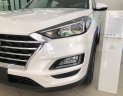 Hyundai Tucson 2019 - Bán Hyundai Tucson 2.0 tiêu chuẩn trắng 2019 - đủ màu, tặng 10-15 triệu - nhiều ưu đãi, LH: 0964898932