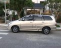 Toyota Innova 2.0E 2015 - Bán xe Toyota Innova 2.0E đời 2015, màu vàng