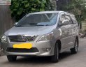 Toyota Innova 2.0E 2012 - Bán Toyota Innova 2.0E sản xuất 2012, màu bạc còn mới