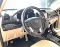 Kia Sorento   2017 - Cần bán Kia Sorento GATH 2.4AT model 2017 full option, màu vàng, xe đẹp, biển SG