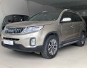 Kia Sorento   2017 - Cần bán Kia Sorento GATH 2.4AT model 2017 full option, màu vàng, xe đẹp, biển SG