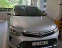 Toyota Camry 2.0E 2015 - Bán xe Toyota Camry 2.0E năm 2015, màu bạc, giá chỉ 800 triệu