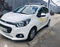 Chevrolet Spark  LT  2018 - Cần bán gấp Chevrolet Spark LT năm sản xuất 2018, màu trắng