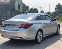 Hyundai Sonata 2011 - Cần bán Hyundai Sonata sản xuất 2011, màu bạc, xe nhập chính hãng.