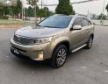 Kia Sorento DATH 2.2L 2WD 2014 - Cần bán Kia Sorento DATH 2.2L 2WD 2014, màu vàng chính chủ