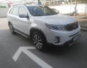 Kia Sorento 2016 - Cần bán xe Kia Sorento 2016, màu trắng, giá 590tr xe còn mới nguyên