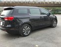 Kia Sedona 2018 - Cần bán gấp chiếc xe Kia Sedona đời 2018, màu đen, giá tốt