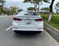 Hyundai Elantra 2017 - Cần bán Hyundai Elantra MT sản xuất 2017, màu trắng số sàn