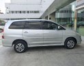 Toyota Innova   2.0E MT  2015 - Bán Toyota Innova 2.0E MT năm 2015, màu bạc xe gia đình, 485tr